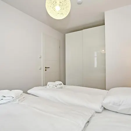 Linden-palais 25 *